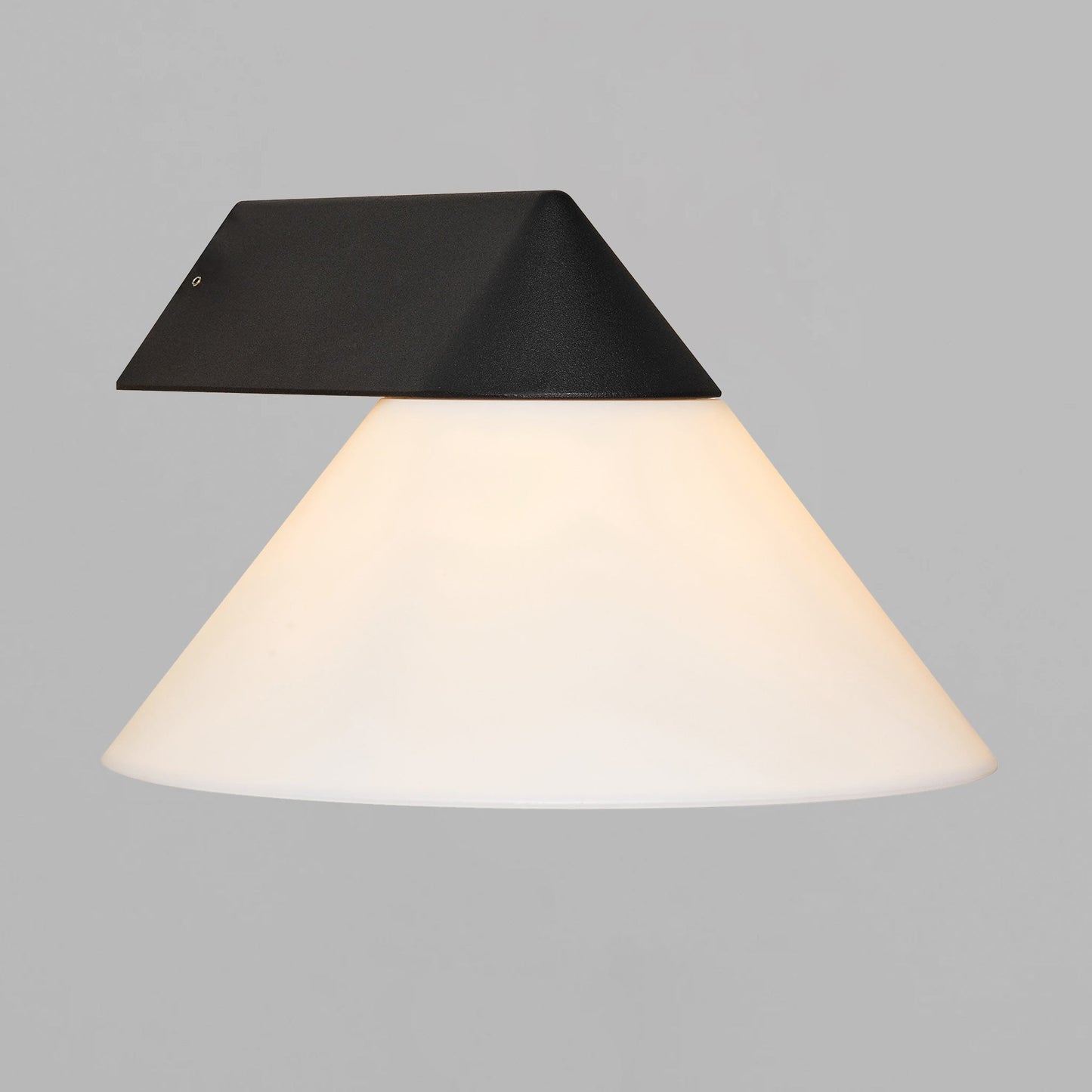 Linas Wall Light