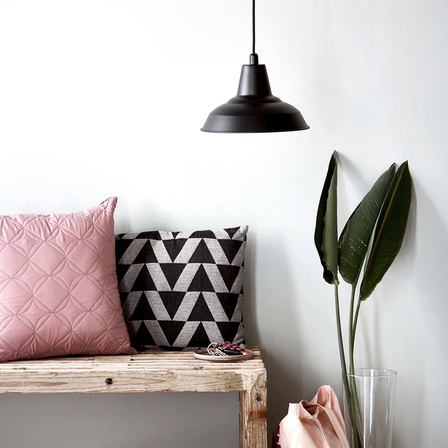 Lyne Pendant Light, Black